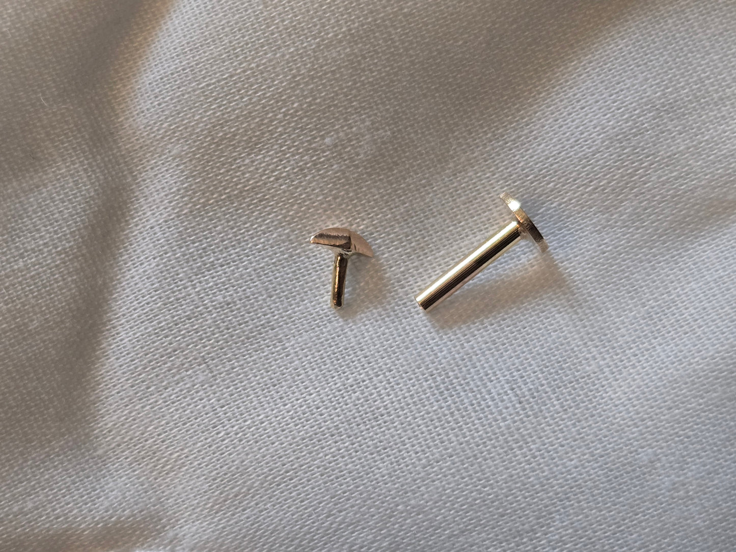 Prism Diamond Shaped Push Fit Labret in 14K Solid Gold