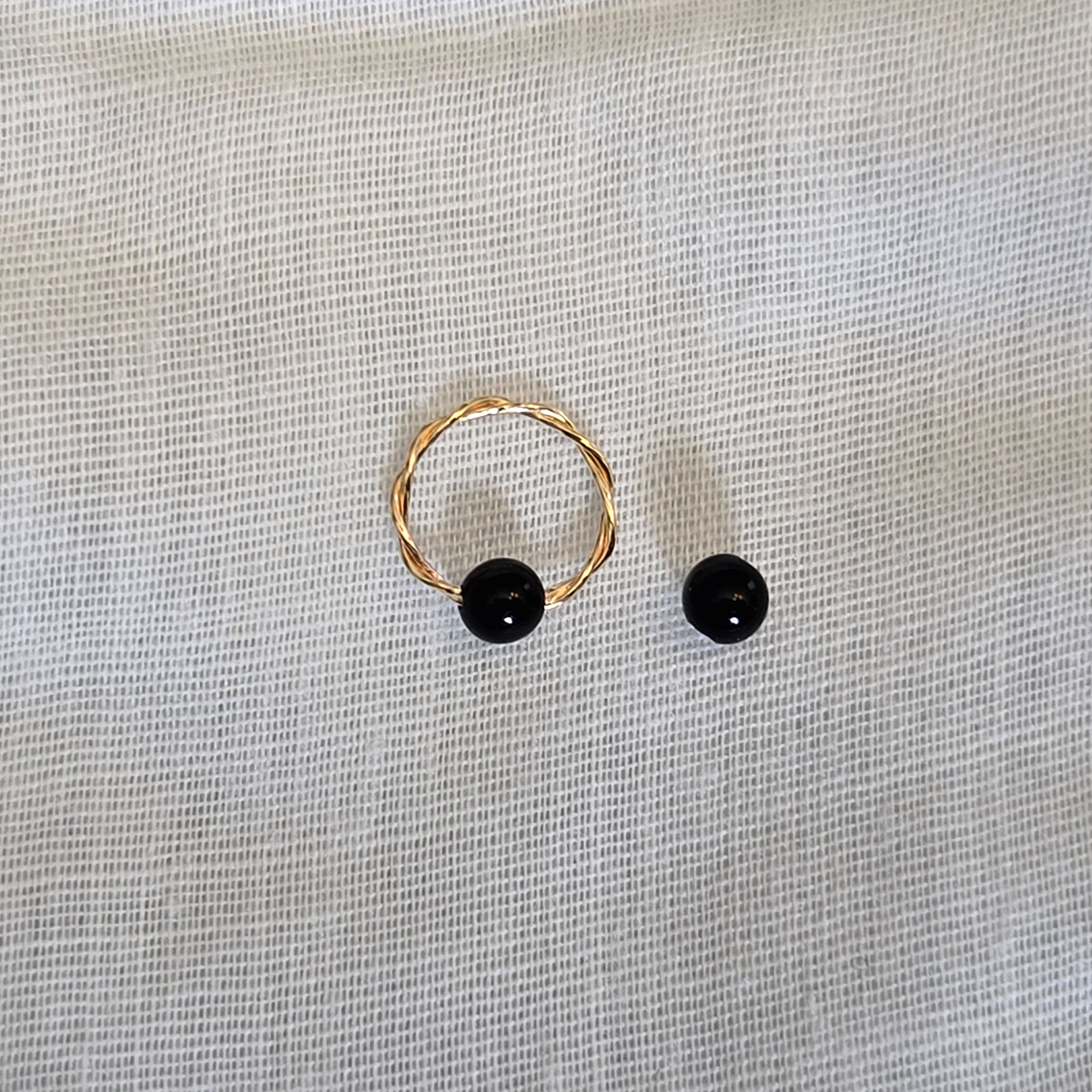 Twisted Captive Bead Ring with 3mm Natural Onyx in 14K Solid Gold