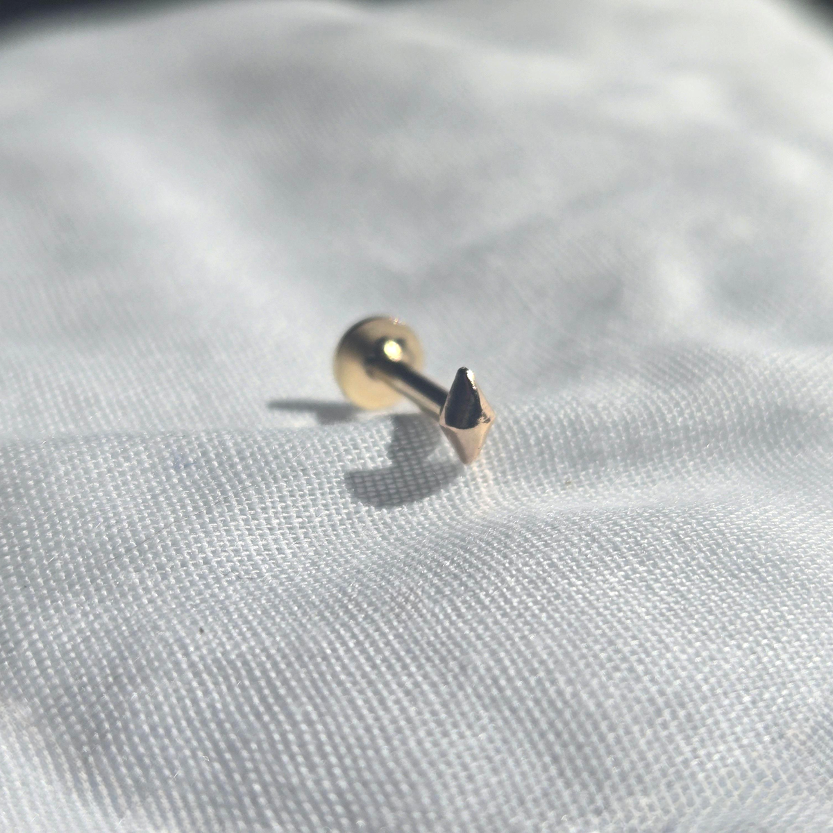 Prism Diamond Shaped Push Fit Labret in 14K Solid Gold