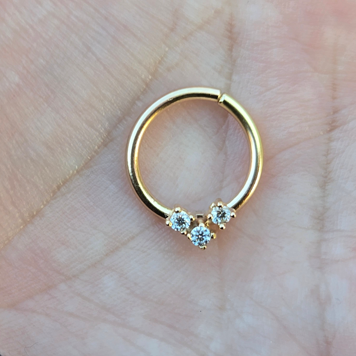 Seamless Ring with Round Moissanite Stones Basket Setting in 14K Solid Gold