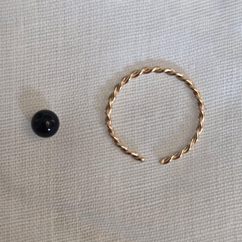Twisted Captive Bead Ring with 4mm Natural Onyx in 14K Solid Gold