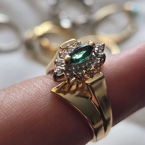Vintage Ring with Emerald and Clear Stones in 14K Gold - Size 6