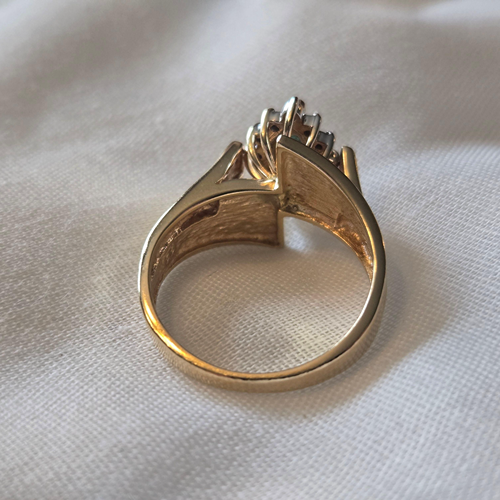 Vintage Ring with Emerald and Clear Stones in 14K Gold - Size 6