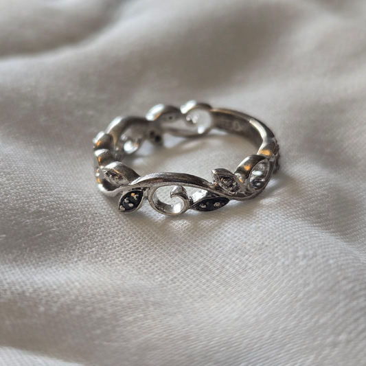 Vintage Ring with Clear and Black Diamonds in Sterling Silver - Size 6.5