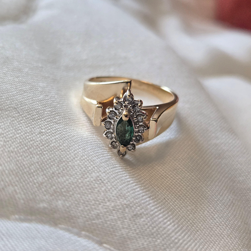Vintage Ring with Emerald and Clear Stones in 14K Gold - Size 6